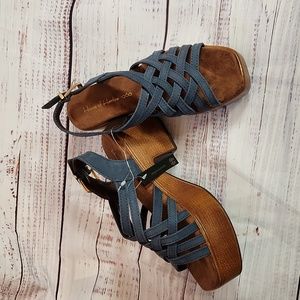 NWT House of Harlow 1960 chunky platform wedges sandals